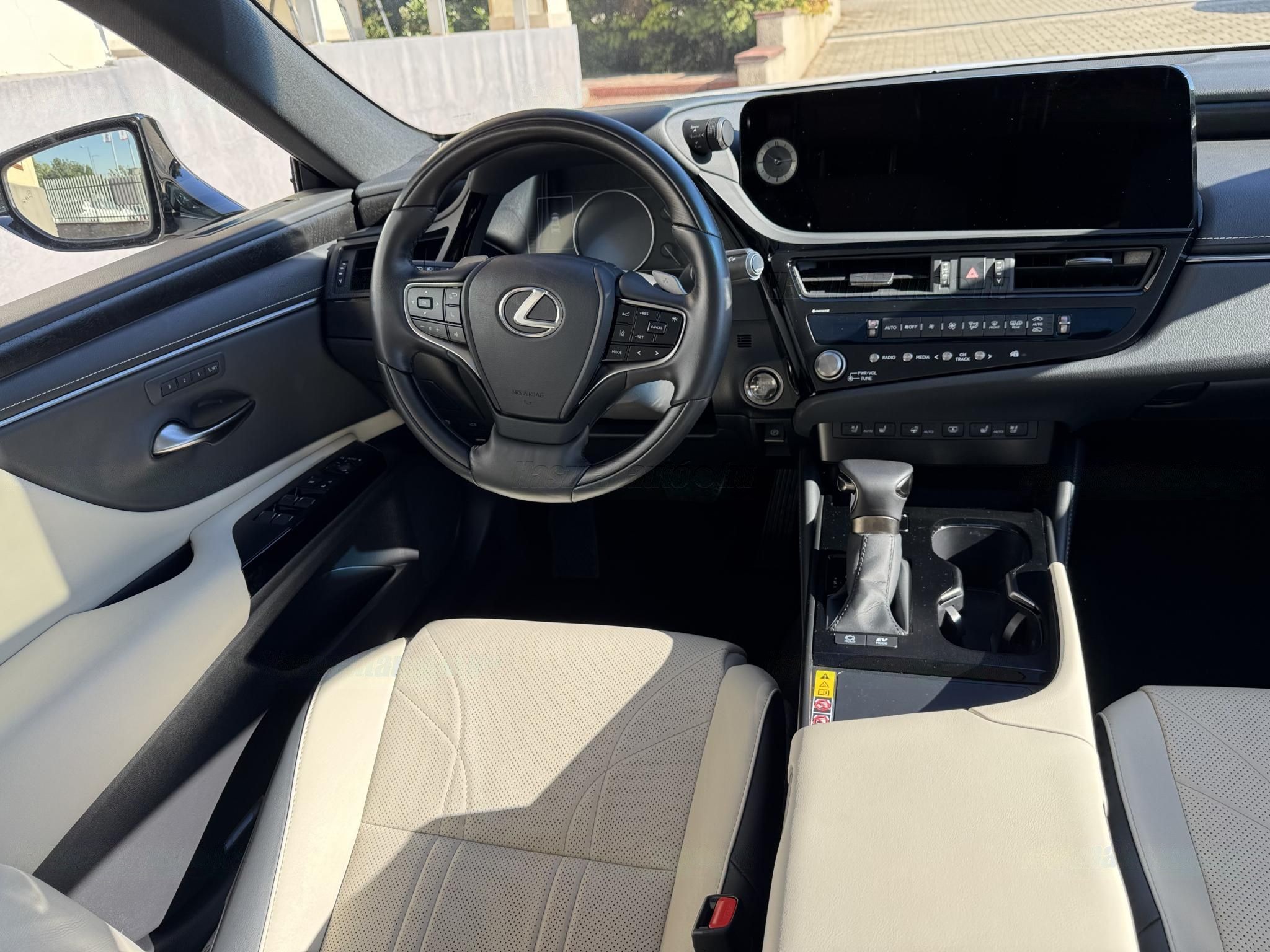 Lexus 17 2,5 131 kW automat, Węgry — zdjęcie 7 z 12