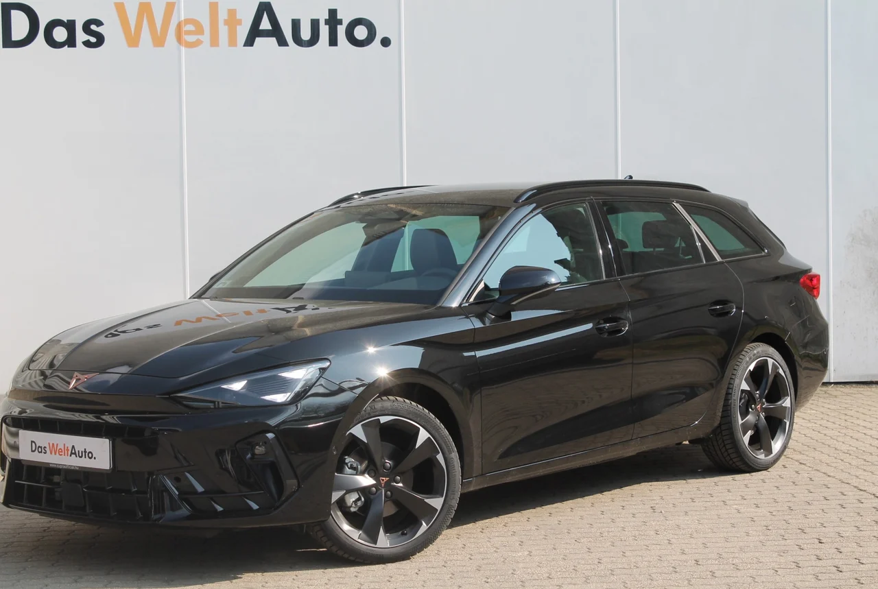 CUPRA Leon 1,5 TSI 110 kW DSG mHEV rok 2026, Midnight fekete metál, 10 317 km, Węgry — zdjęcie 1 | AMOTOR CUPRA Leon 1,5 TSI 110 kW DSG mHEV rok 2026, Midnight fekete metál, 10 317 km, Węgry — zdjęcie 1