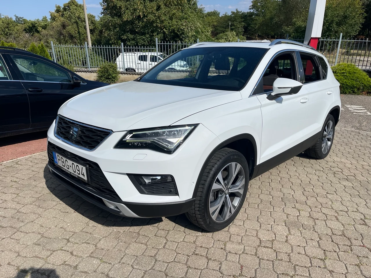SEAT Ateca 4x4 1,4 110 kW DSG rok 2017, Nevada fehér metál, 120 673 km, Węgry — zdjęcie 1