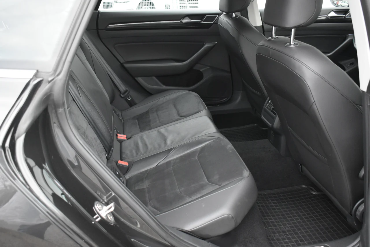 Volkswagen Arteon 2,0 TDI 140 kW DSG rok 2019, Mangan-szürke metál, 160 952 km, Węgry — zdjęcie 4 z 14