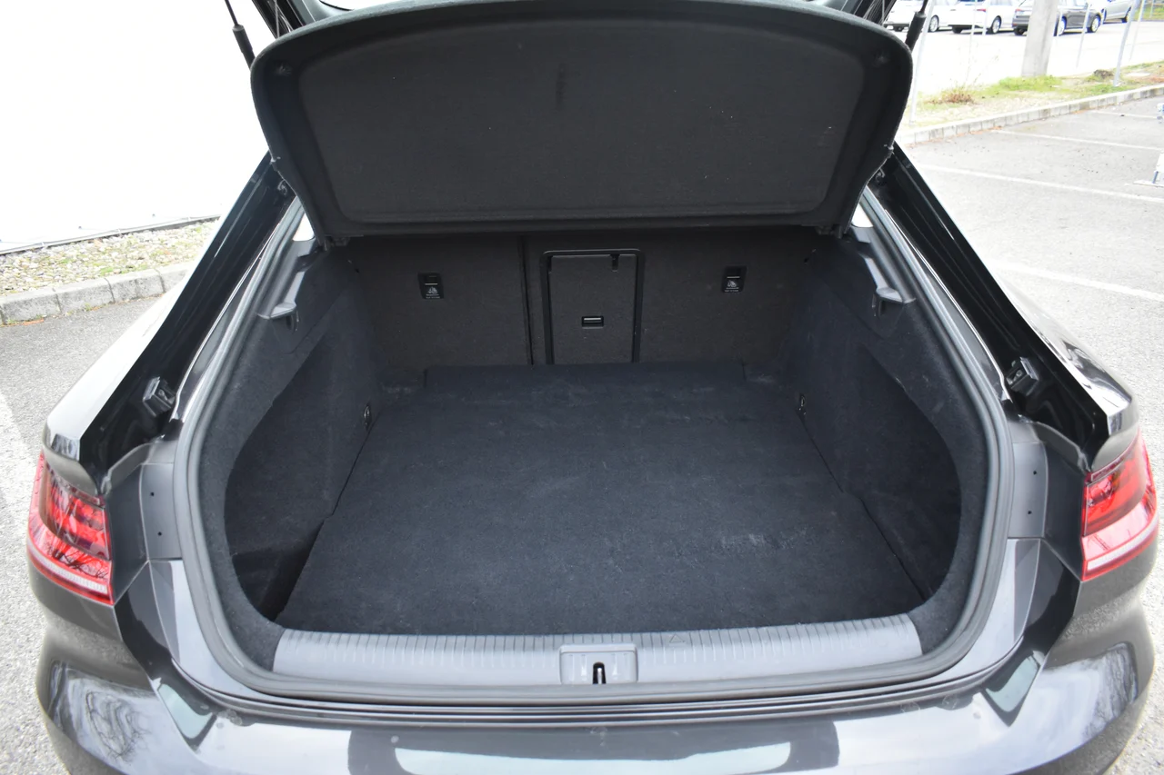 Volkswagen Arteon 2,0 TDI 140 kW DSG rok 2019, Mangan-szürke metál, 160 952 km, Węgry — zdjęcie 9 z 14