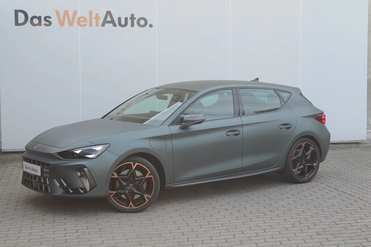 CUPRA Leon 1,5 TSI 200 kW DSG pHEV rok 2025, Enceladus szürke matt, 9028 km, Węgry — zdjęcie 1