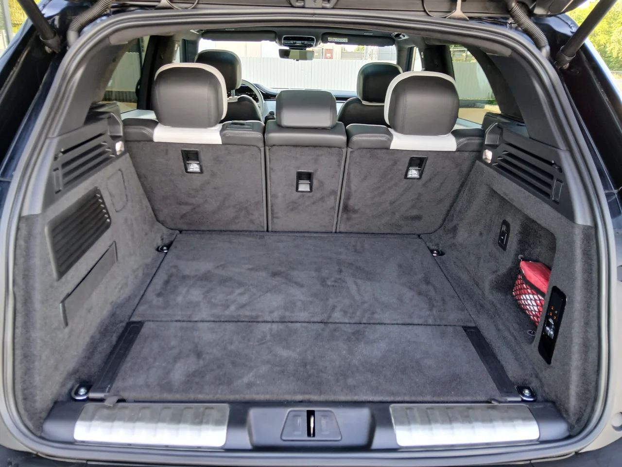 Land Rover Range Sport 4x4 3,0 258 kW automat rok 2023, fekete - metál, 35 429 km, Węgry — zdjęcie 12 z 12