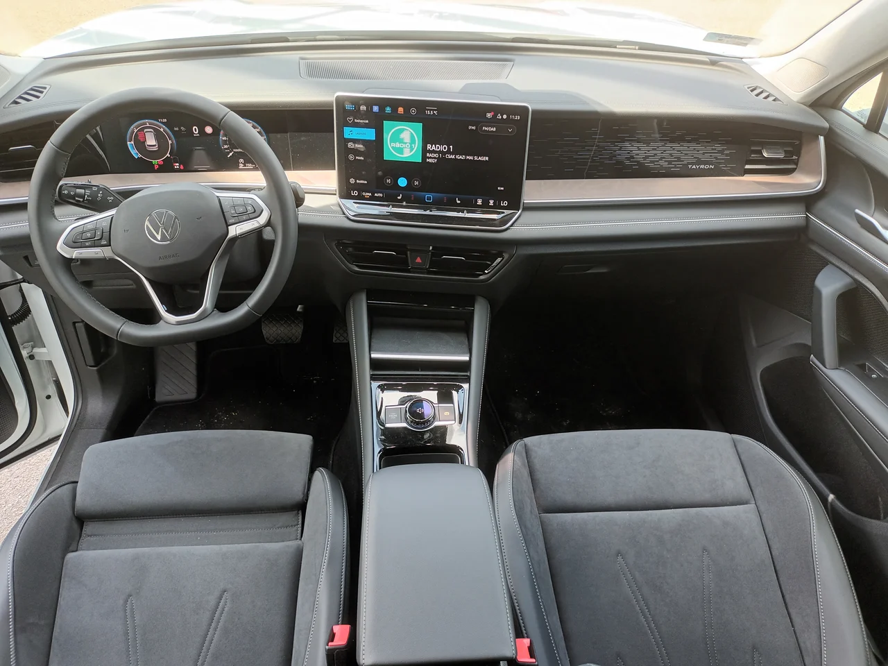 Volkswagen Tayron 2,0 TDI 110 kW DSG rok 2025, Hófehér, 13 500 km, Węgry — zdjęcie 4 z 8