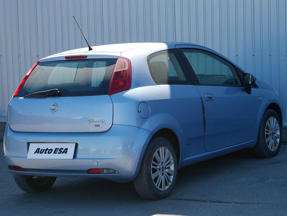 Fiat Punto 1,4 57 kW 1.4i manualna rok 2005, 170 847 km, Czechy — zdjęcie 4 z 13