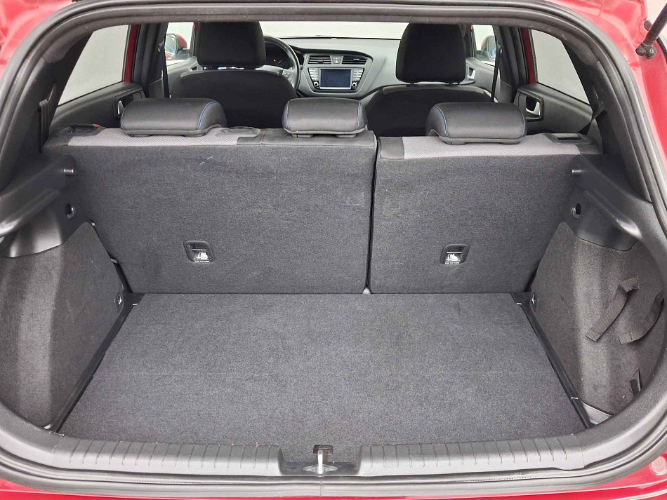 Hyundai i20 1,0 GDI 88 kW 1.0 T-GDI manualna rok 2016, 25 601 km, Czechy — zdjęcie 7 z 17