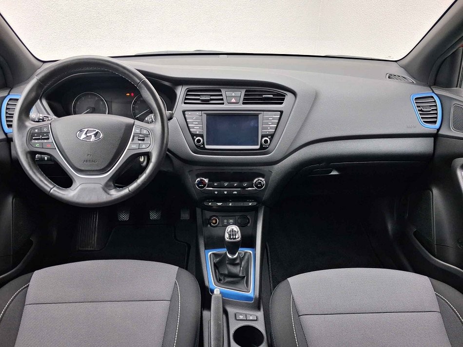 Hyundai i20 1,0 GDI 88 kW 1.0 T-GDI manualna rok 2016, 25 601 km, Czechy — zdjęcie 8 z 17