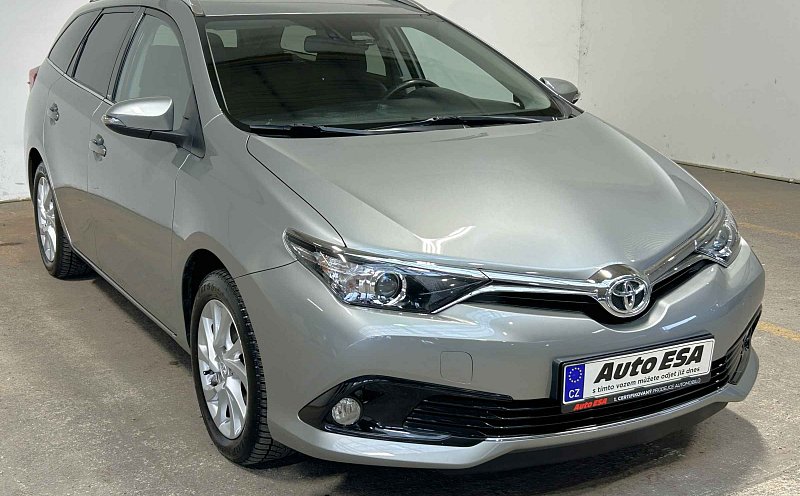 Toyota Auris Edition S+ 1,2 85 kW 1.2T manualna rok 2017, 49 524 km, Czechy — zdjęcie 1