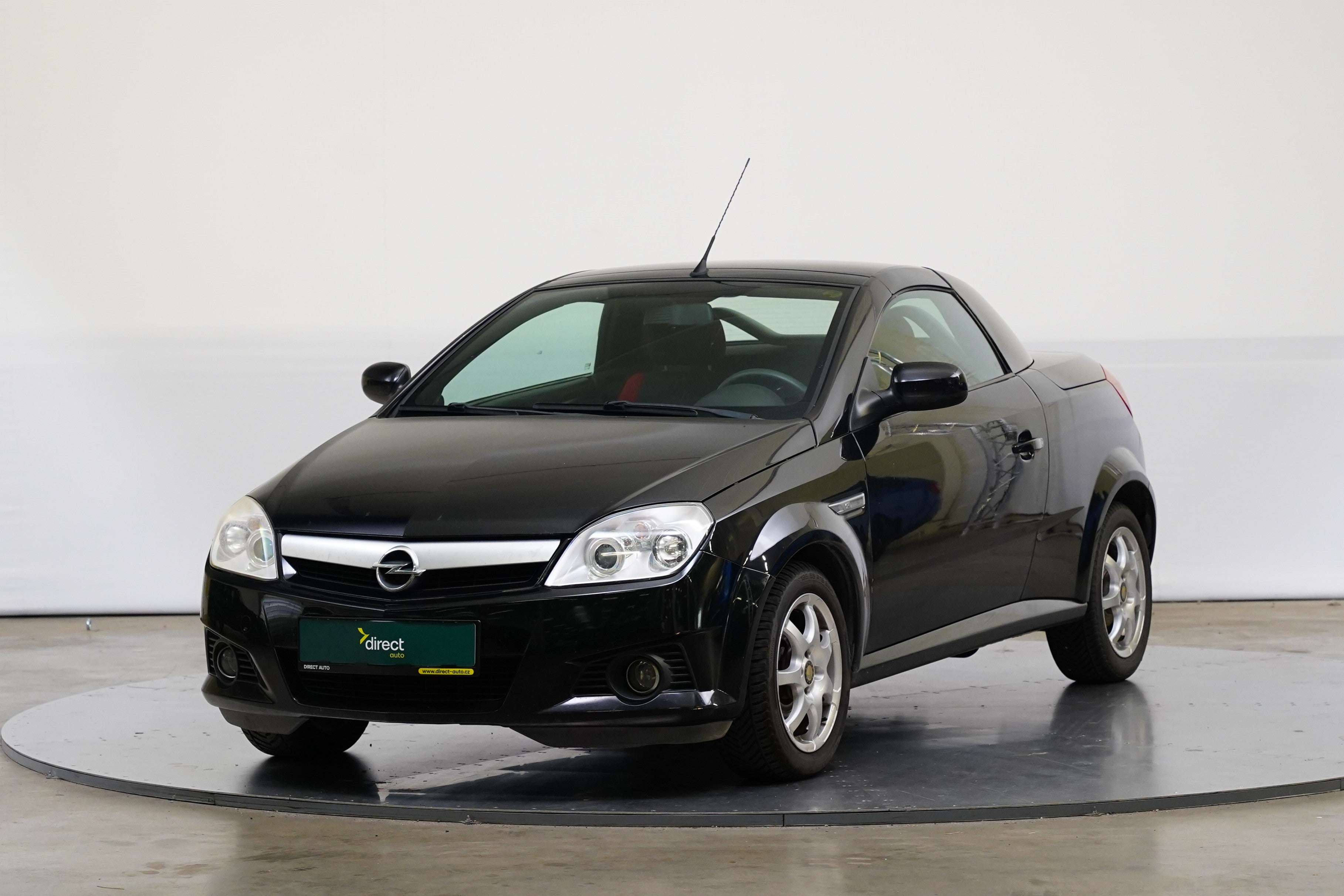 Opel Tigra 1,4 66 kW, Czechy — zdjęcie 1