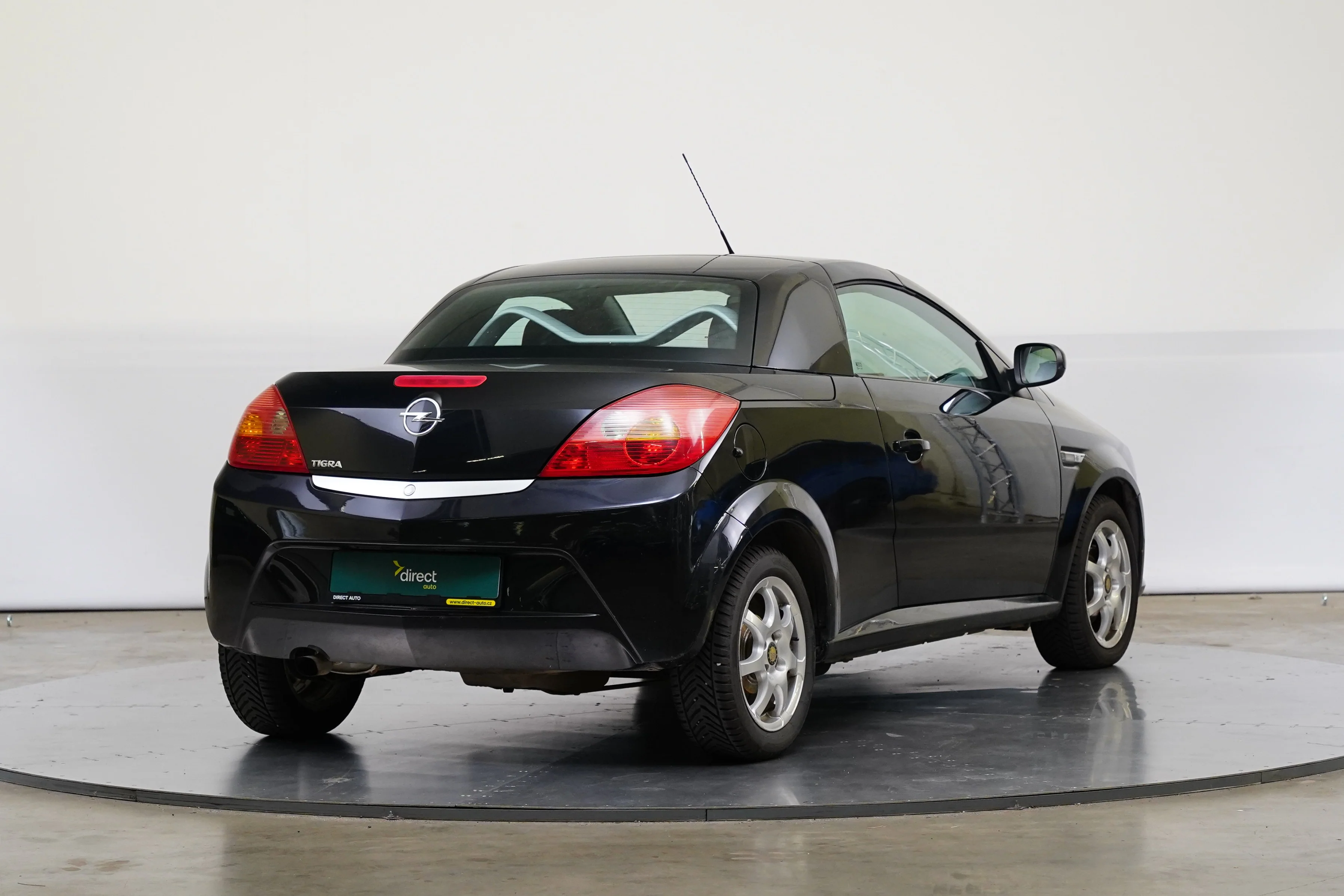 Opel Tigra 1,4 66 kW, Czechy — zdjęcie 2 z 6