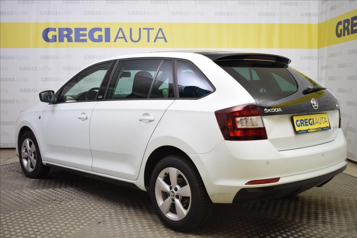 Škoda Rapid 12 1,2 TSI 63 kW manualna rok 2015, 98 654 km, Czechy — zdjęcie 6 z 31