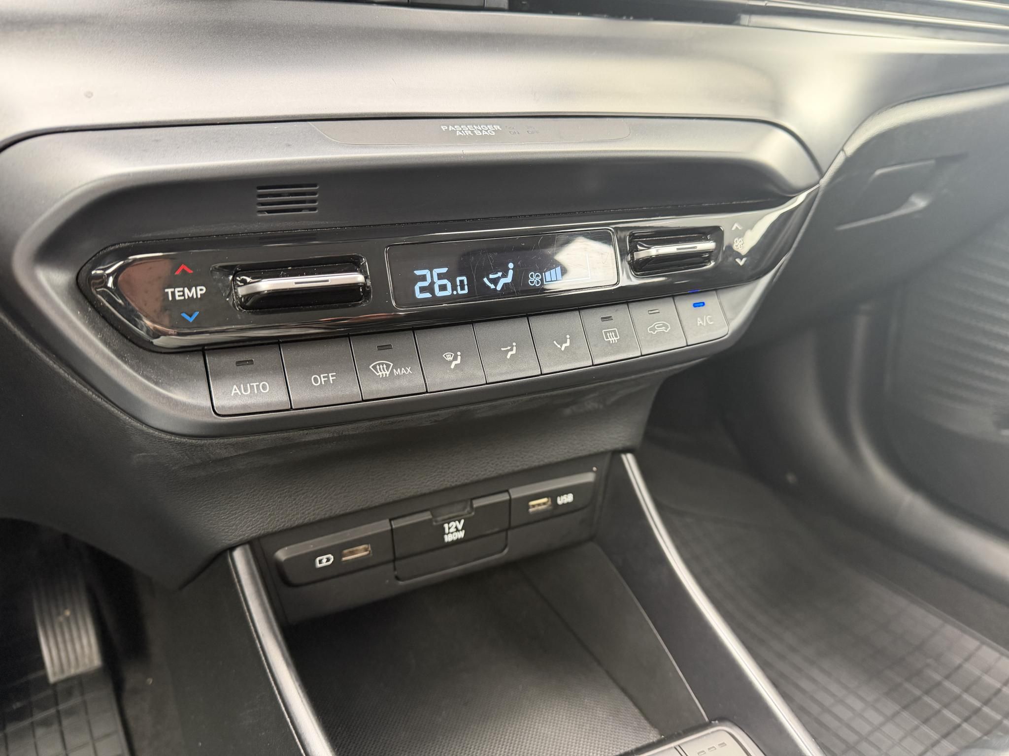 Hyundai i20 1,2 MPI 62 kW manualna rok 2023, 61 159 km, Węgry — zdjęcie 11 z 12