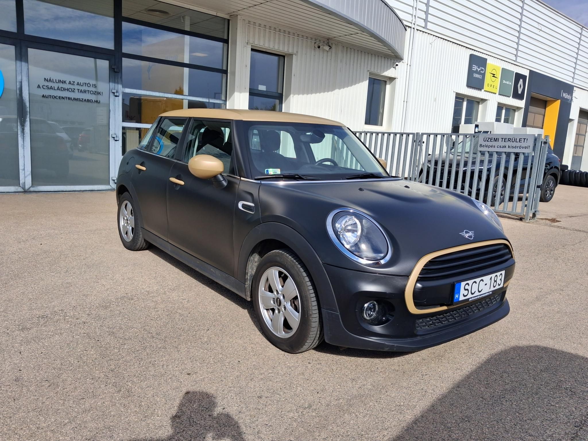 MINI Cooper 1,5 100 kW rok 2020, 102 166 km, Węgry — zdjęcie 3 z 11