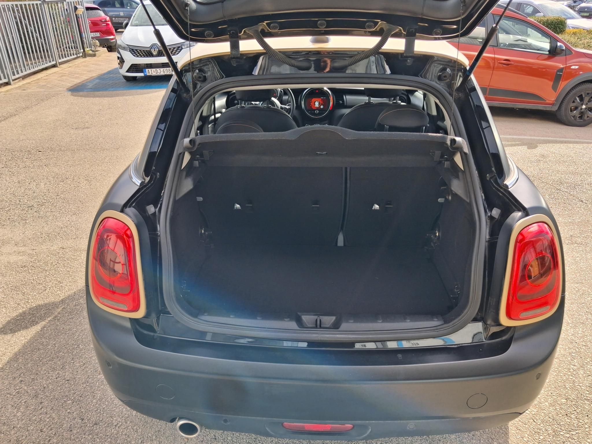 MINI Cooper 1,5 100 kW rok 2020, 102 166 km, Węgry — zdjęcie 5 z 11