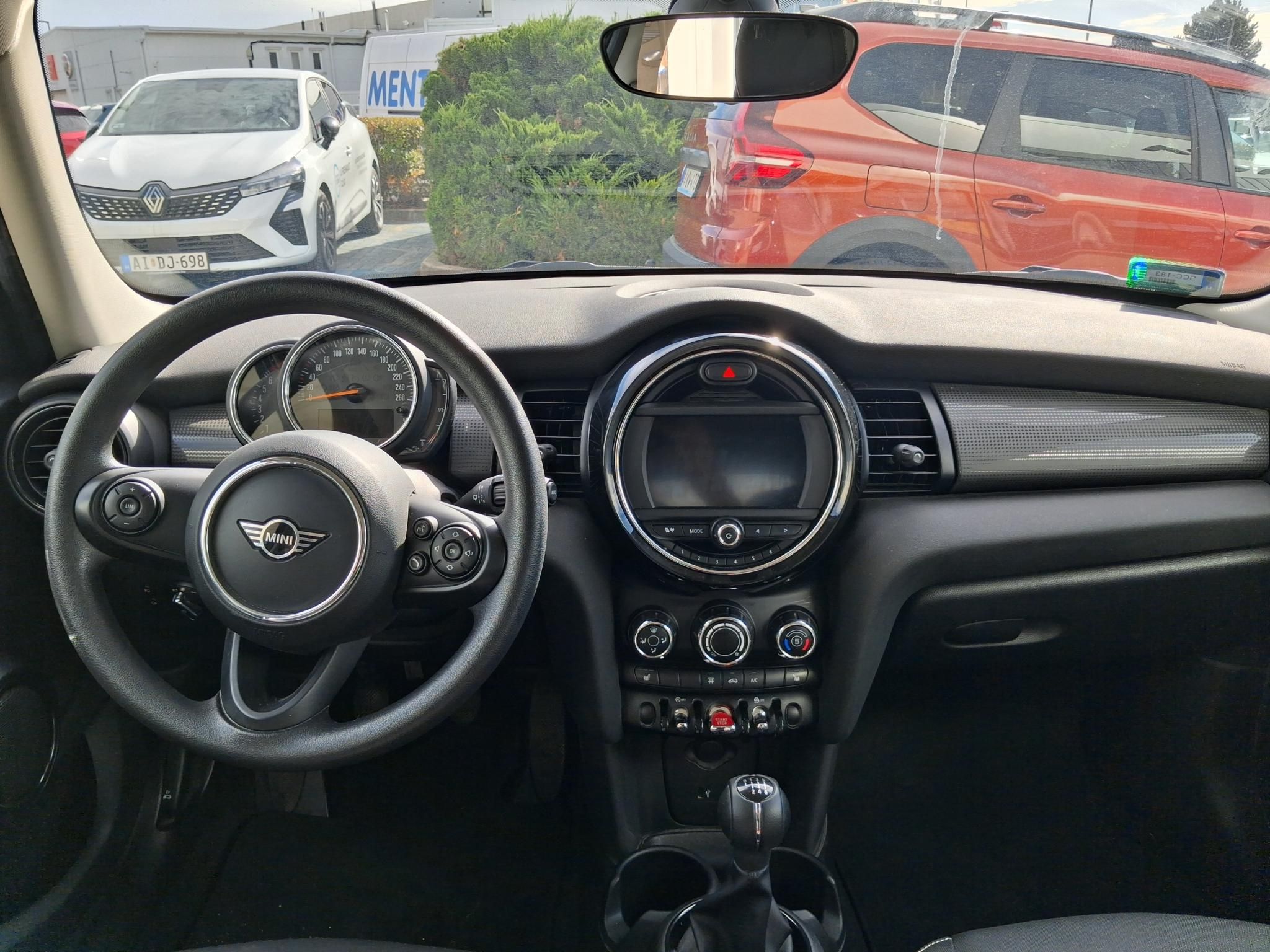 MINI Cooper 1,5 100 kW rok 2020, 102 166 km, Węgry — zdjęcie 9 z 11