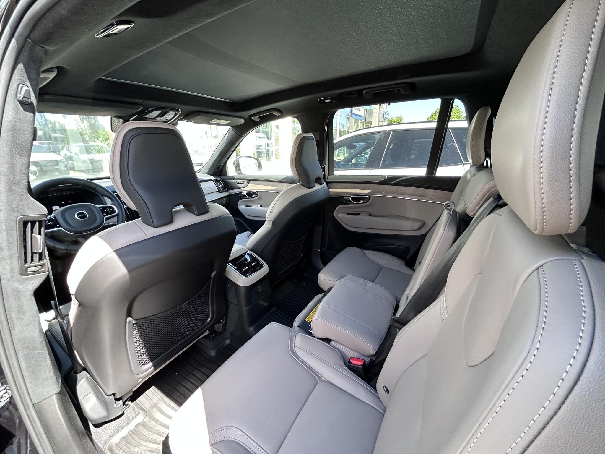 Volvo XC90 4x4 2,0 228 kW 3.5 automat rok 2025, 90 km, Węgry — zdjęcie 6 z 9