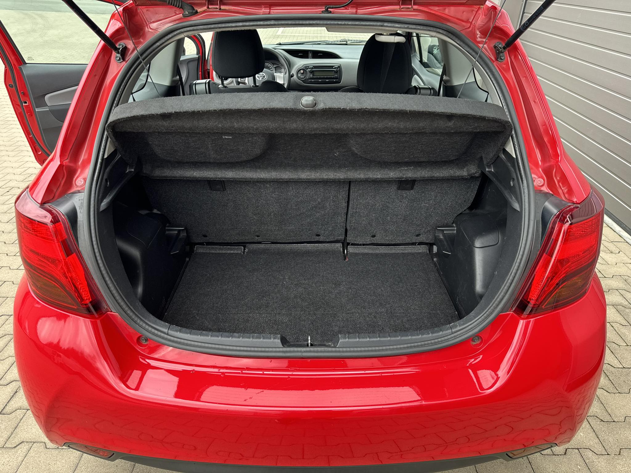 Renault Laguna Ii Privilege 1,0 51 kW manualna rok 2016, 86 000 km, Niemcy — zdjęcie 16 z 33