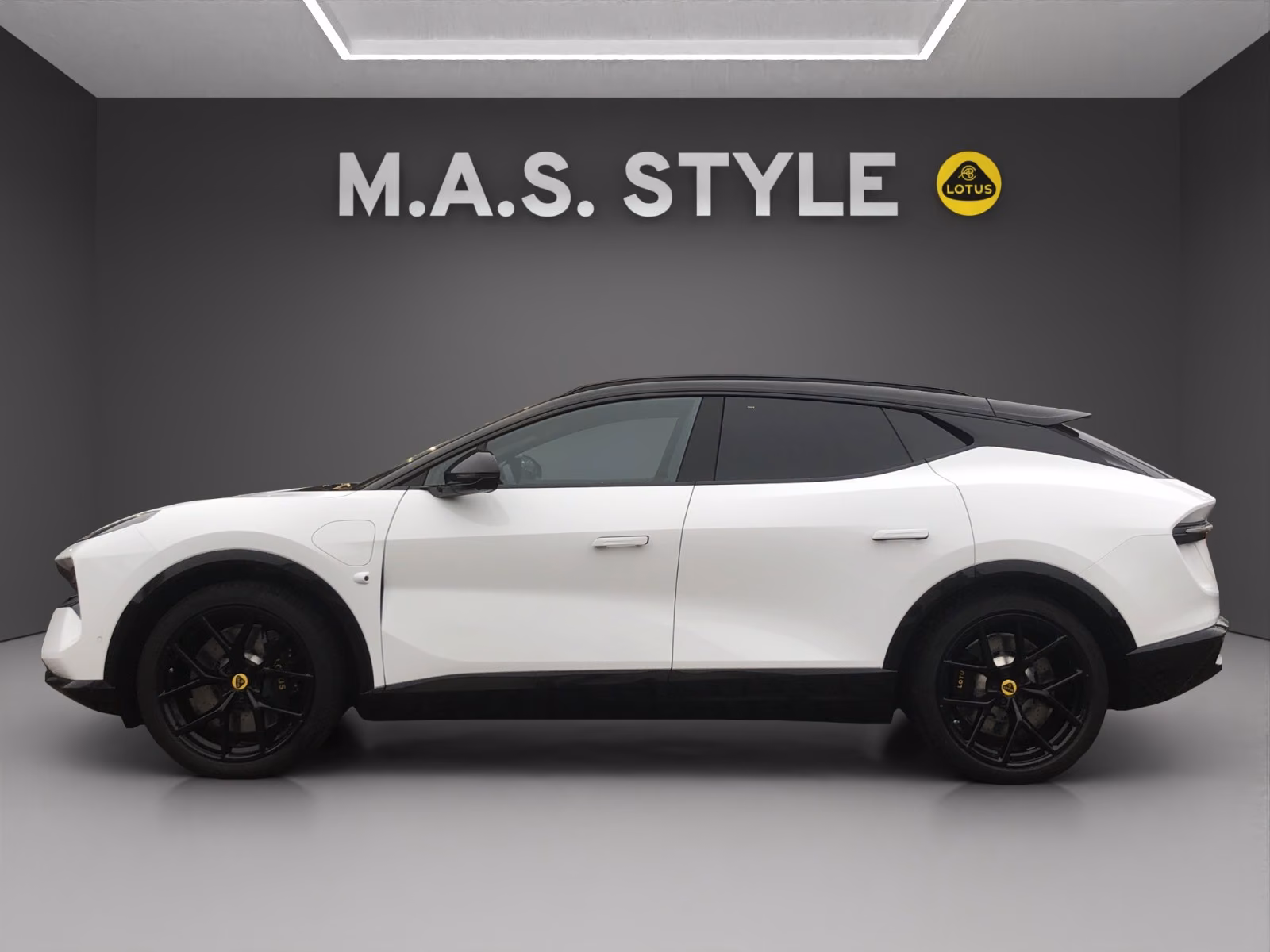 Lotus 450 kW automat rok 2026, 9950 km, Niemcy — zdjęcie 5 z 28