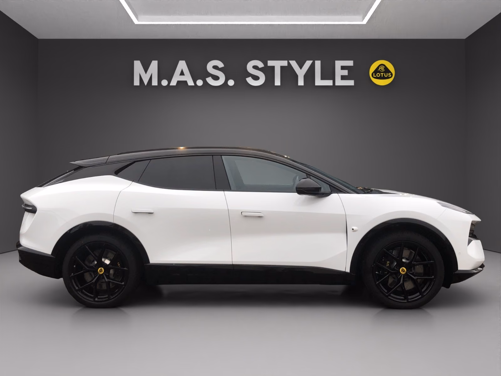Lotus 450 kW automat rok 2026, 9950 km, Niemcy — zdjęcie 9 z 28