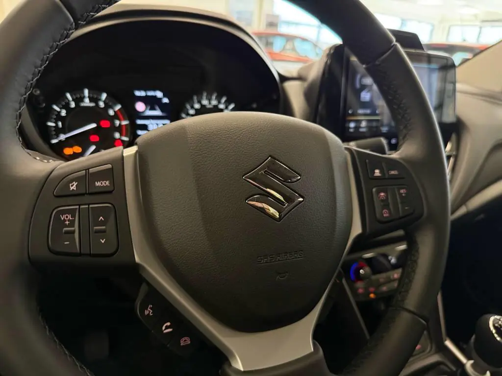 Suzuki Cross manualna rok 2026, Czechy — zdjęcie 9 z 16