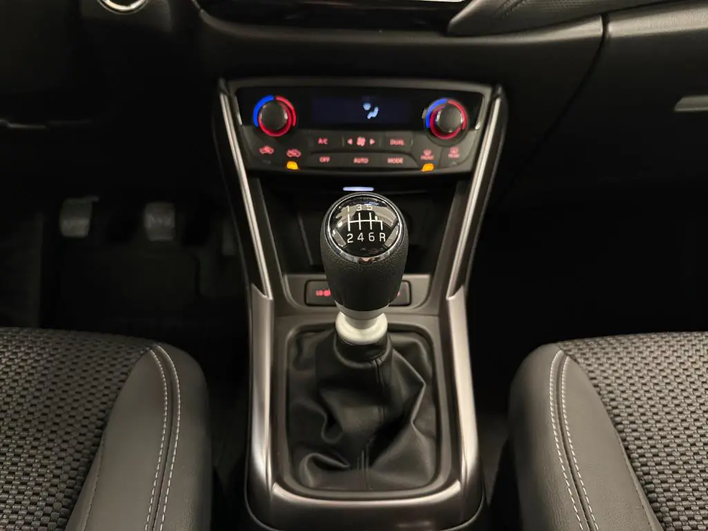 Suzuki Cross 4x4 manualna rok 2027, 10 km, Czechy — zdjęcie 11 z 22
