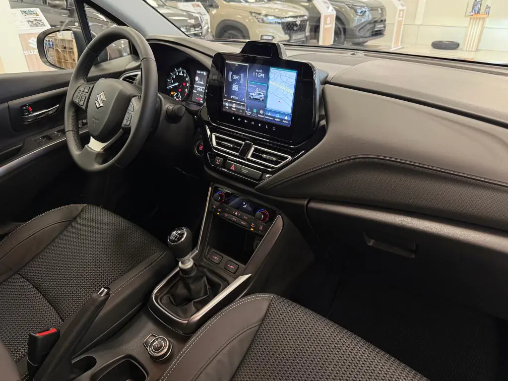 Suzuki Cross 4x4 manualna rok 2027, 10 km, Czechy — zdjęcie 13 z 22
