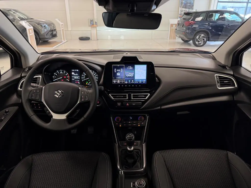 Suzuki Cross 4x4 manualna rok 2027, 10 km, Czechy — zdjęcie 5 z 22