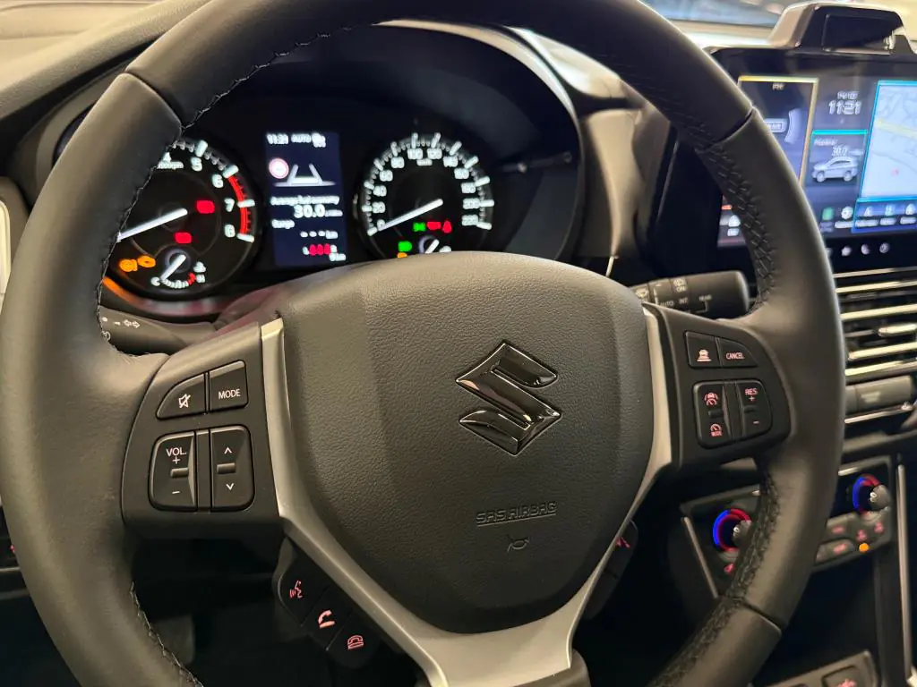 Suzuki Cross 4x4 manualna rok 2027, 10 km, Czechy — zdjęcie 9 z 22
