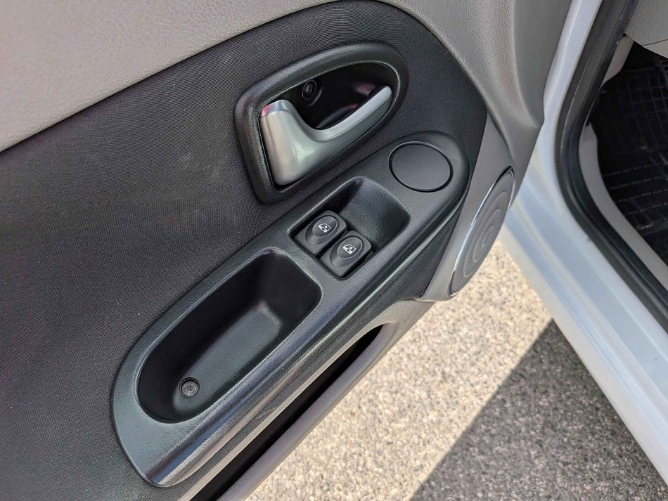 Renault Thalia 55 kW 1.2i manualna rok 2012, 171 797 km, Czechy — zdjęcie 8 z 14