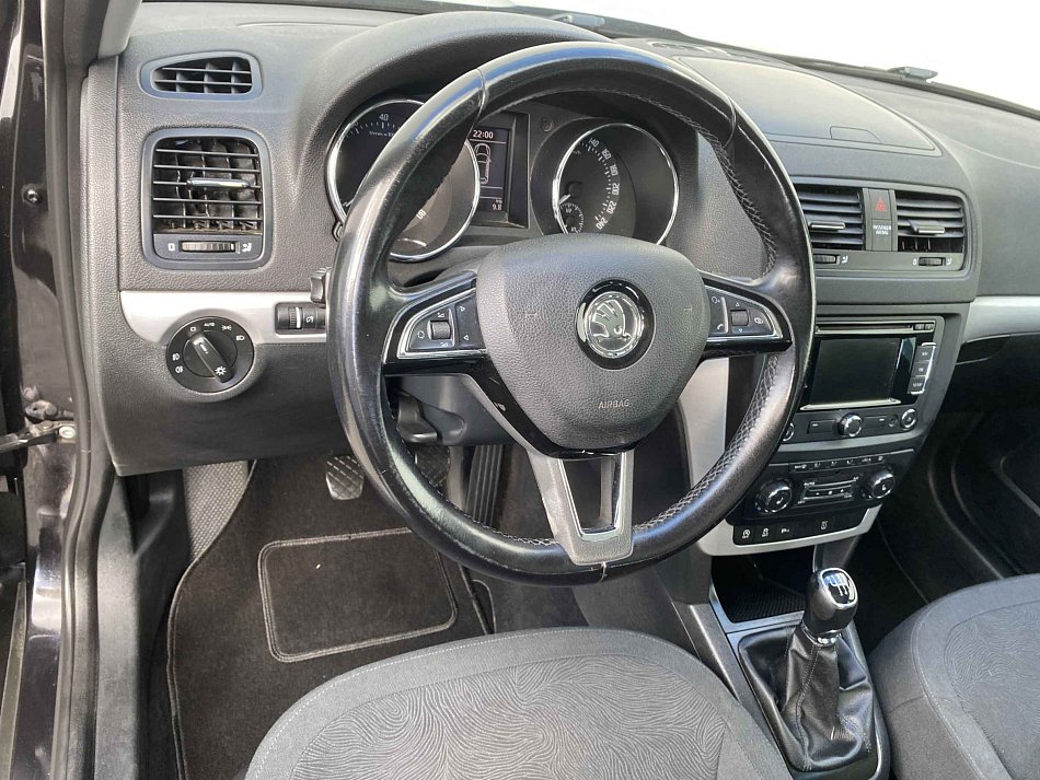Škoda Yeti 90 kW 1.4 TSi manualna rok 2014, 142 767 km, Czechy — zdjęcie 12 z 19
