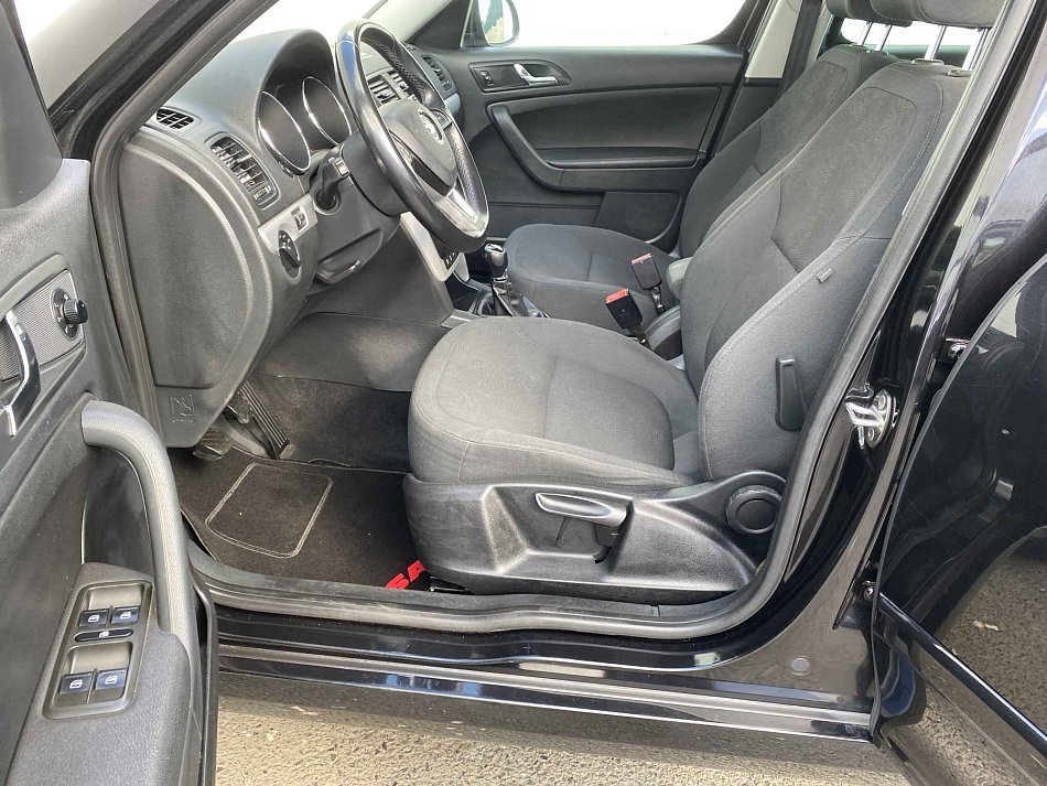 Škoda Yeti 90 kW 1.4 TSi manualna rok 2014, 142 767 km, Czechy — zdjęcie 9 z 19