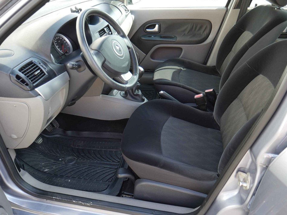 Renault Thalia 55 kW 1.2i manualna rok 2011, 70 127 km, Czechy — zdjęcie 9 z 15