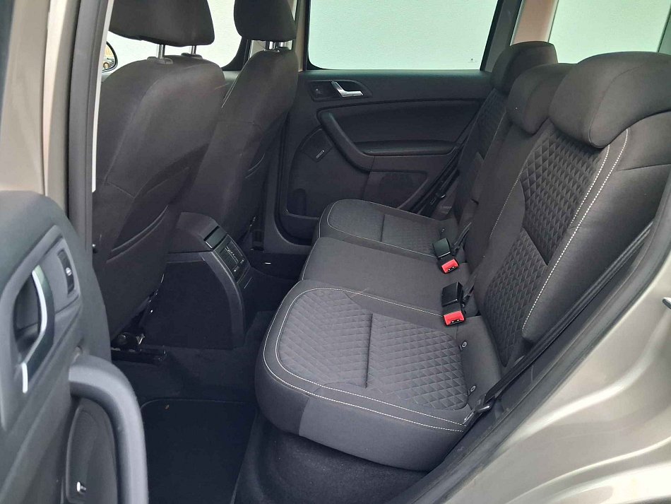 Škoda Yeti 4x4 110 kW 2.0 TDi manualna rok 2017, 215 346 km, Czechy — zdjęcie 10 z 17