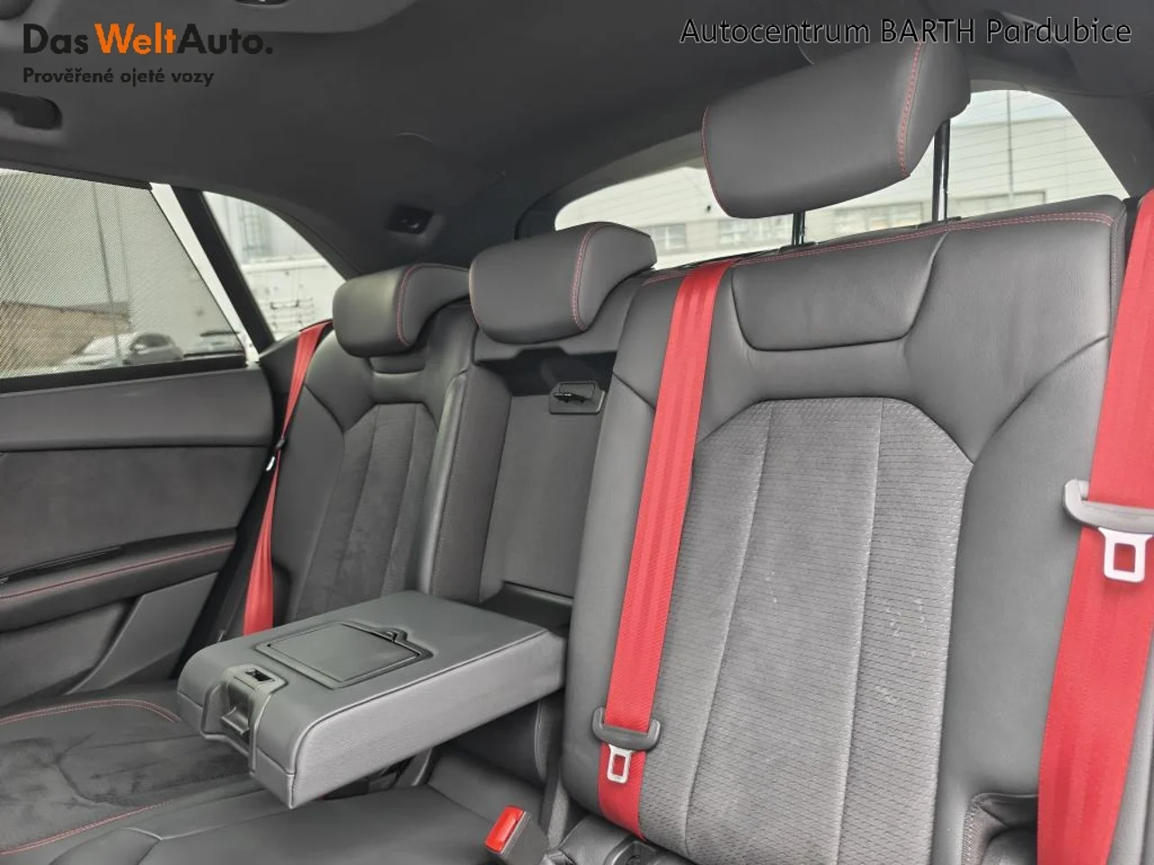 Audi SQ8 quattro 4,0 TFSI 373 kW automat rok 2024, červená - metalická, 46 773 km, Czechy — zdjęcie 9 z 28