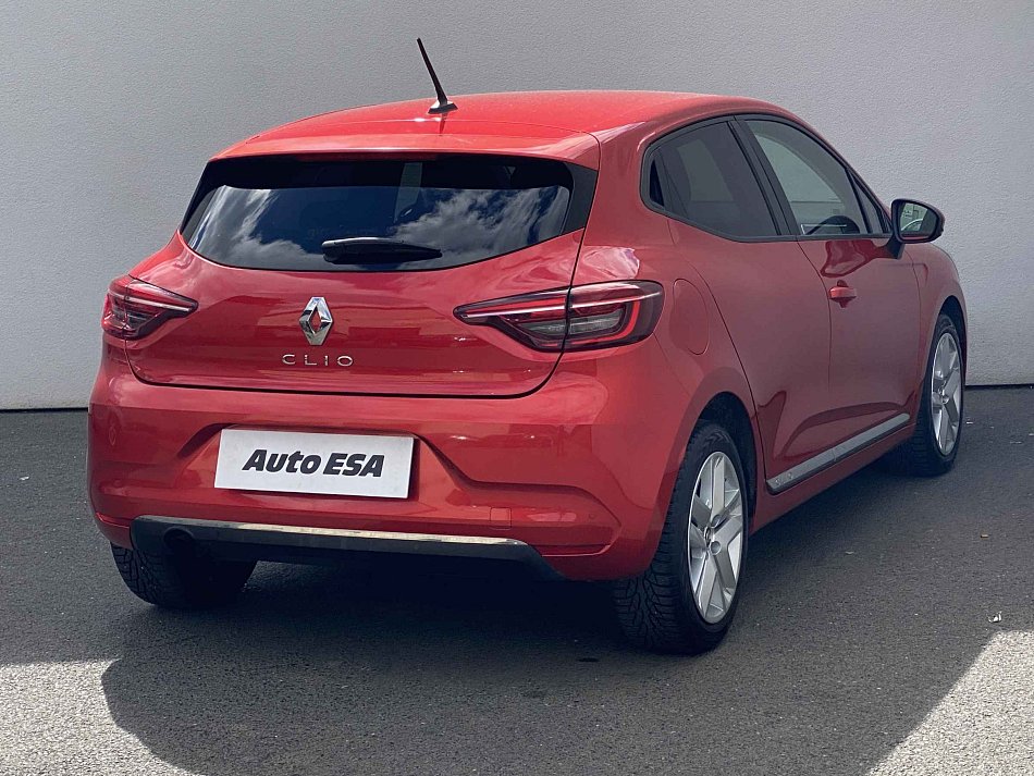 Renault Clio 74 kW 1.0 TCe manualna rok 2020, 34 251 km, Czechy — zdjęcie 4 z 17