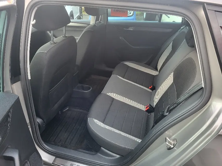 Škoda Rapid 81 kW 1.0 TSI manualna rok 2018, beżowy, 60 500 km, Niemcy — zdjęcie 11 z 28