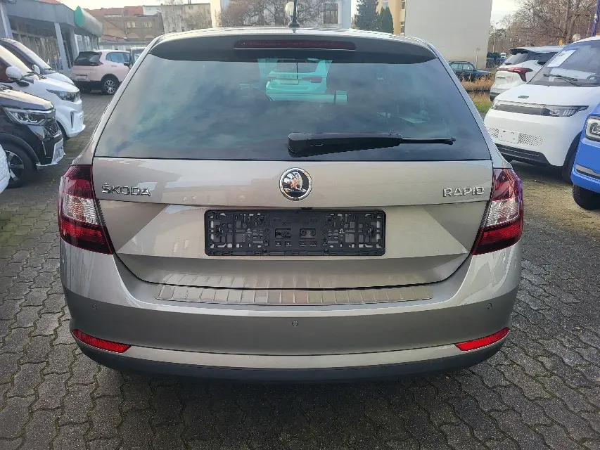Škoda Rapid 81 kW 1.0 TSI manualna rok 2018, beżowy, 60 500 km, Niemcy — zdjęcie 6 z 28