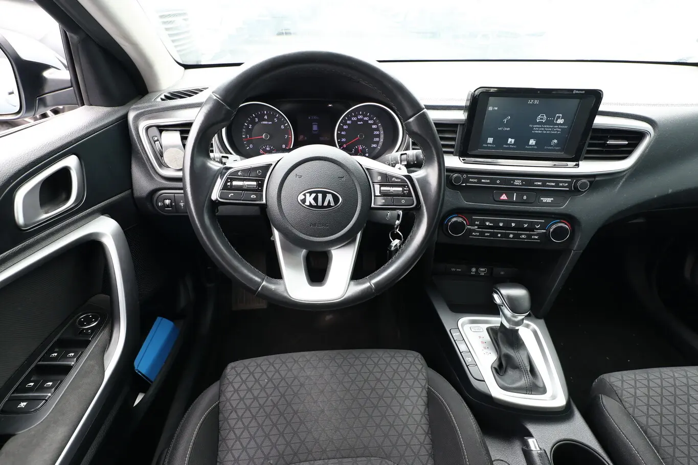 Kia Ceed 103 kW 1.4 TGDI DCT rok 2019, srebrny, 78 050 km, Niemcy — zdjęcie 7 z 12