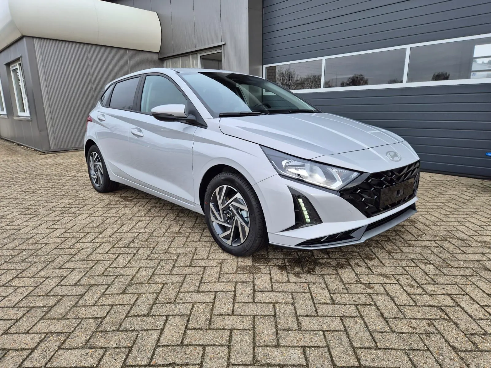 Hyundai I20 66 kW 1.0 T-GDI automat rok 2026, szary, 2 km, Niemcy — zdjęcie 8 z 24