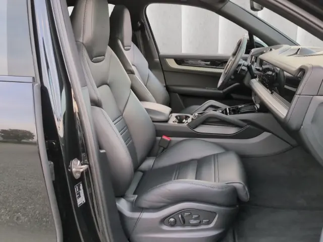 Porsche Cayenne 4x4 3,0 382 kW automat rok 2025, czarny, 11 640 km, Niemcy — zdjęcie 6 z 11