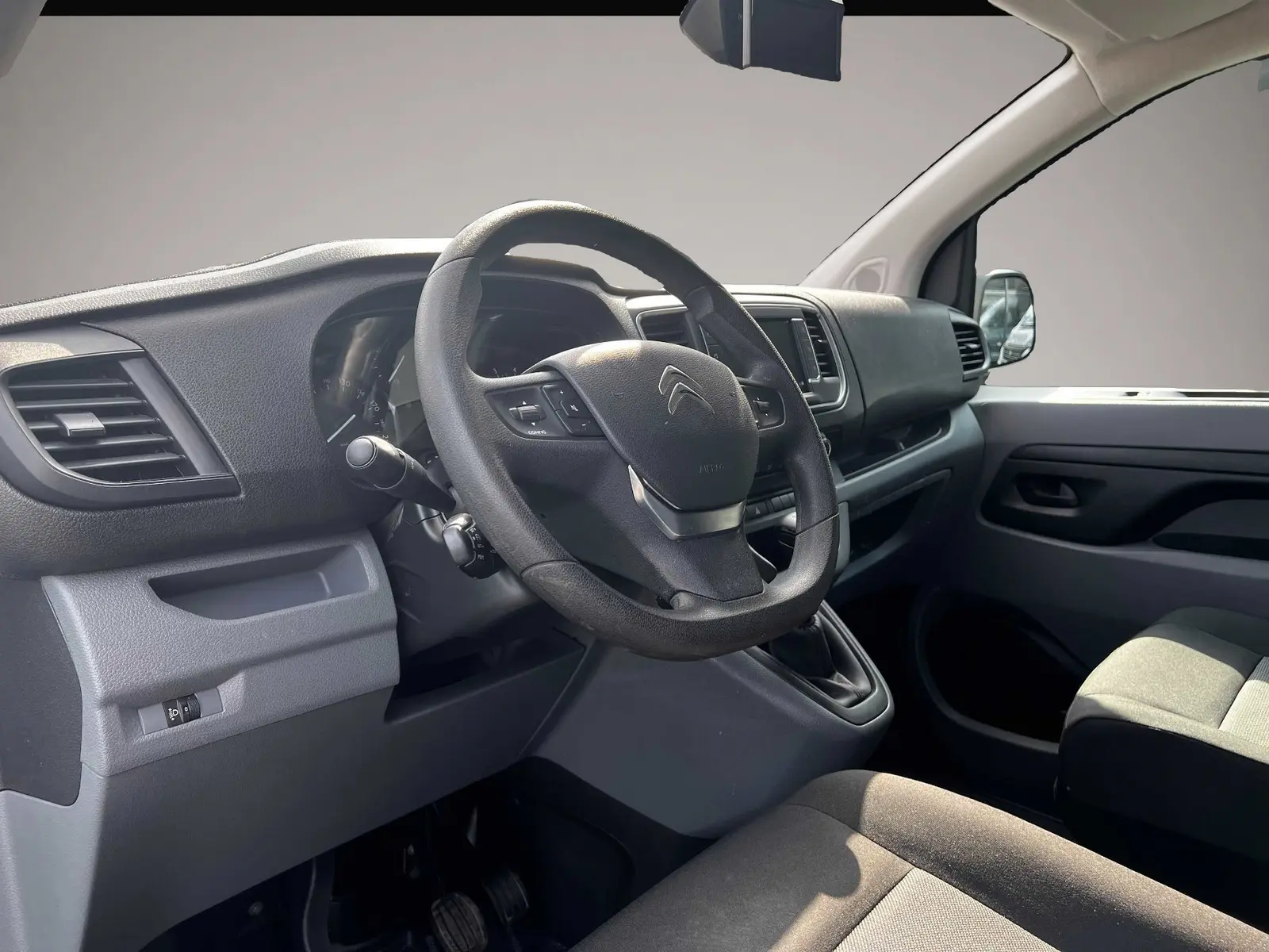 Citroen Jumpy 2,0 106 kW manualna rok 2023, biały, 76 000 km, Niemcy — zdjęcie 2 z 7