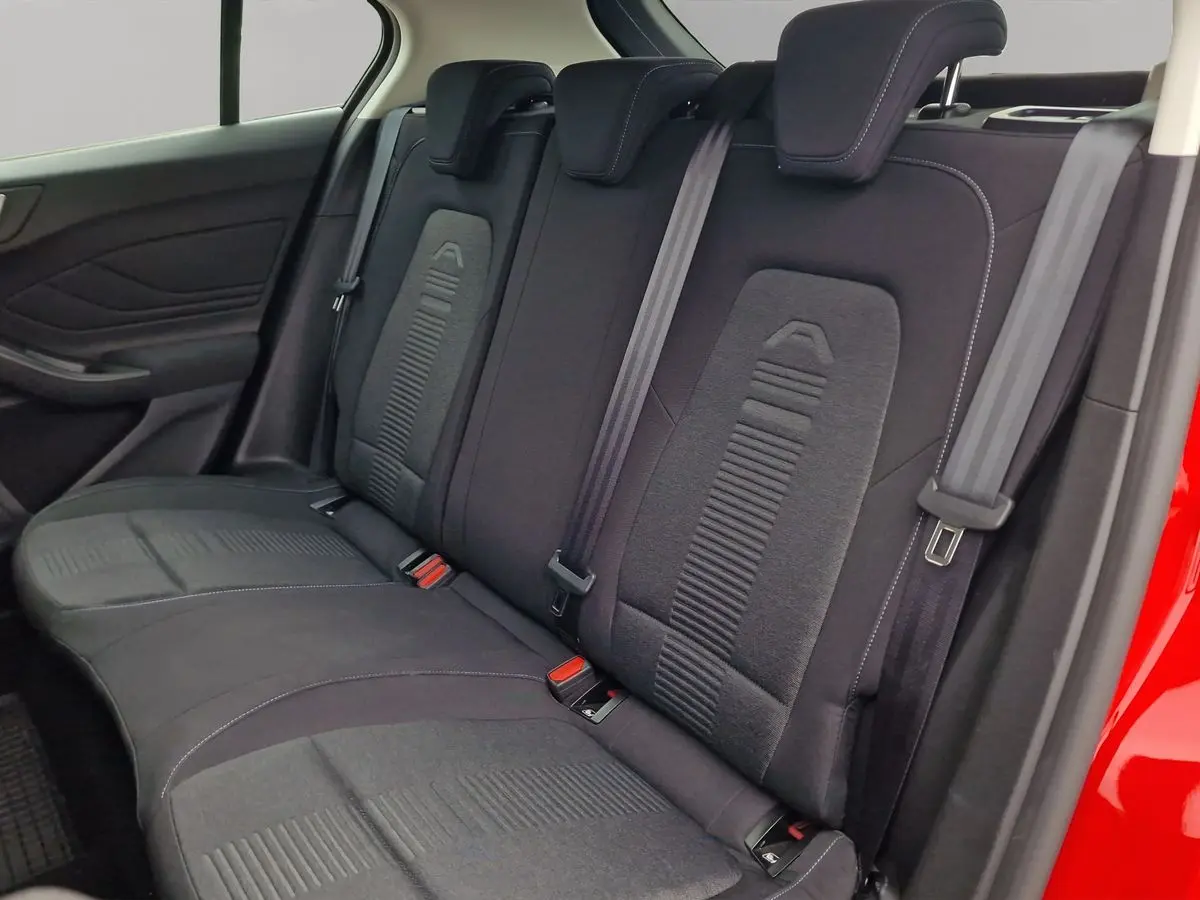 Ford Focus 1,5 110 kW automat rok 2019, czerwony, 70 400 km, Niemcy — zdjęcie 14 z 24
