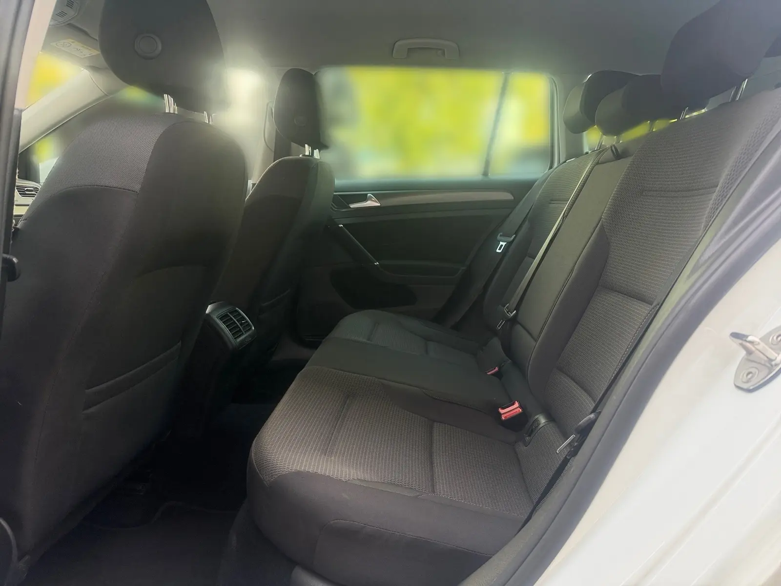 Volkswagen Golf 1,4 92 kW 1.4TSI manualna rok 2017, biały, 76 400 km, Niemcy — zdjęcie 12 z 20