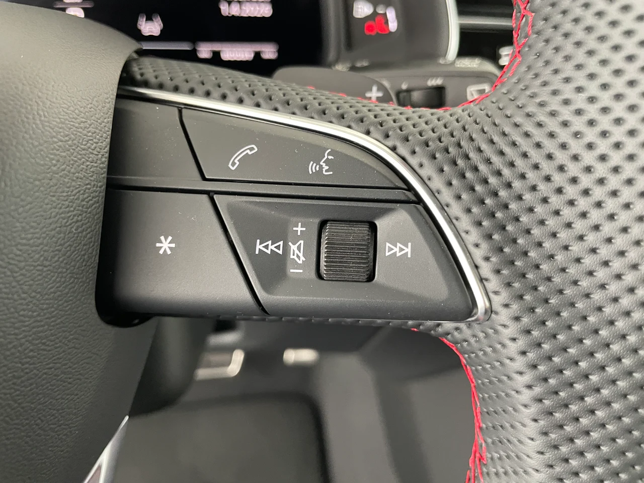 Audi SQ8 4x4 4,0 373 kW TFSI automat rok 2026, Mythosschwarz Metallic, 14 300 km, Austria — zdjęcie 15 z 40