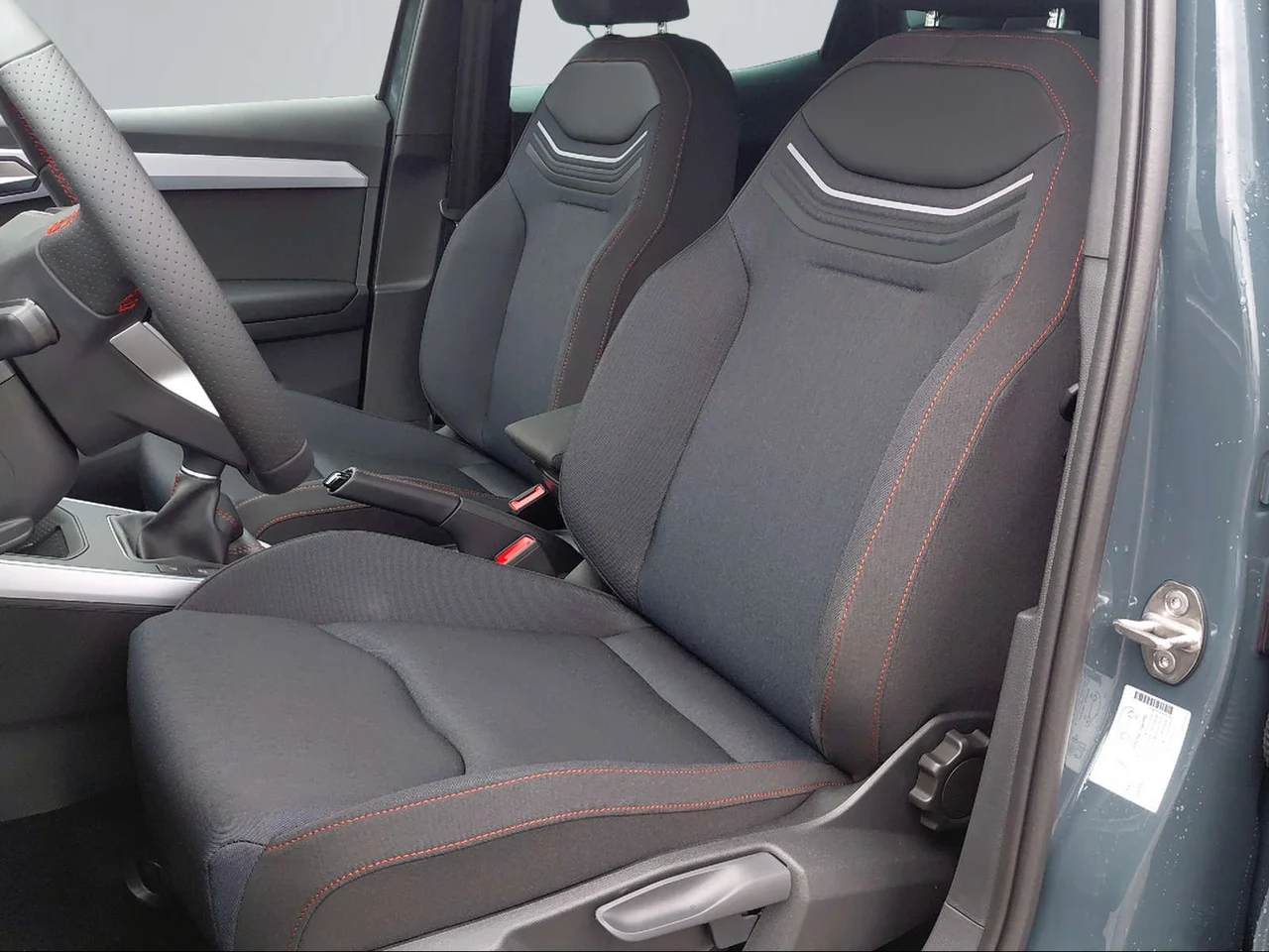 Seat Arona 1,0 TSI 70 kW manualna rok 2025, Fjord-Blau, 8941 km, Austria — zdjęcie 9 z 15