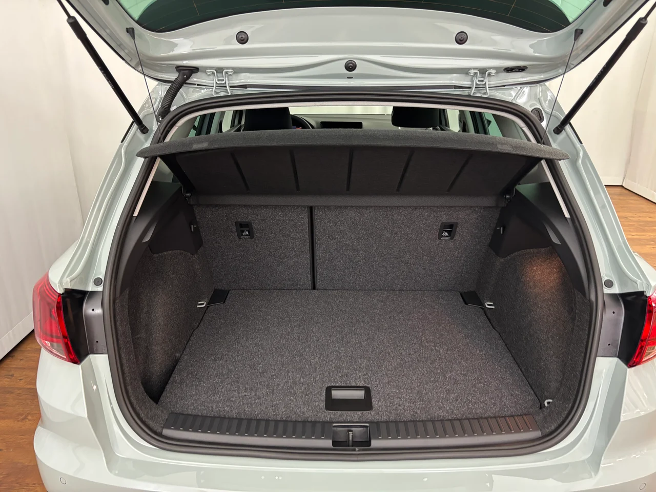 Seat Arona 1,0 TSI 70 kW manualna rok 2026, Oniric-Grau, 1 km, Austria — zdjęcie 6 z 12