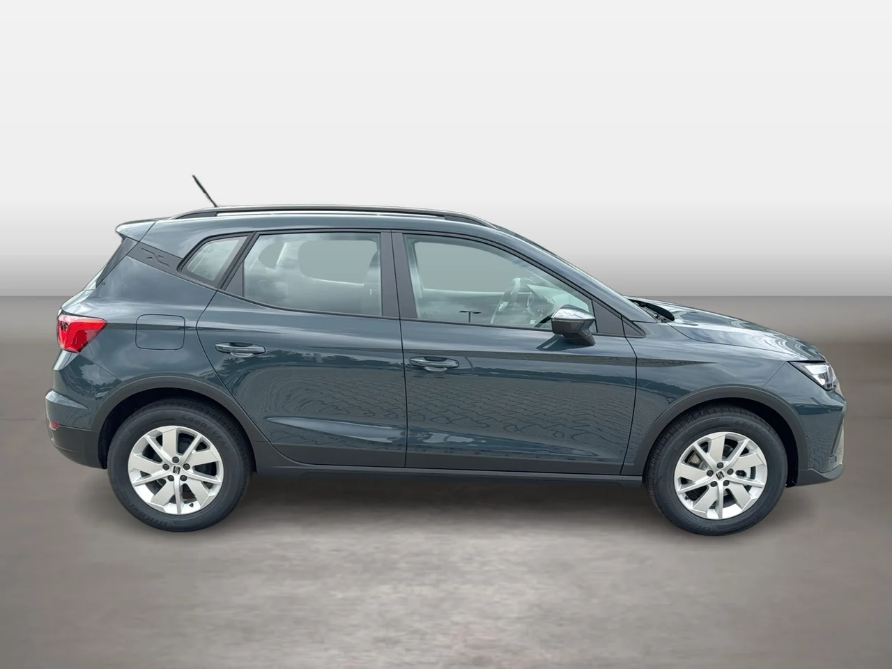 Seat Arona 1,0 TSI 70 kW manualna rok 2026, Fjord-Blau, 295 km, Austria — zdjęcie 6 z 13