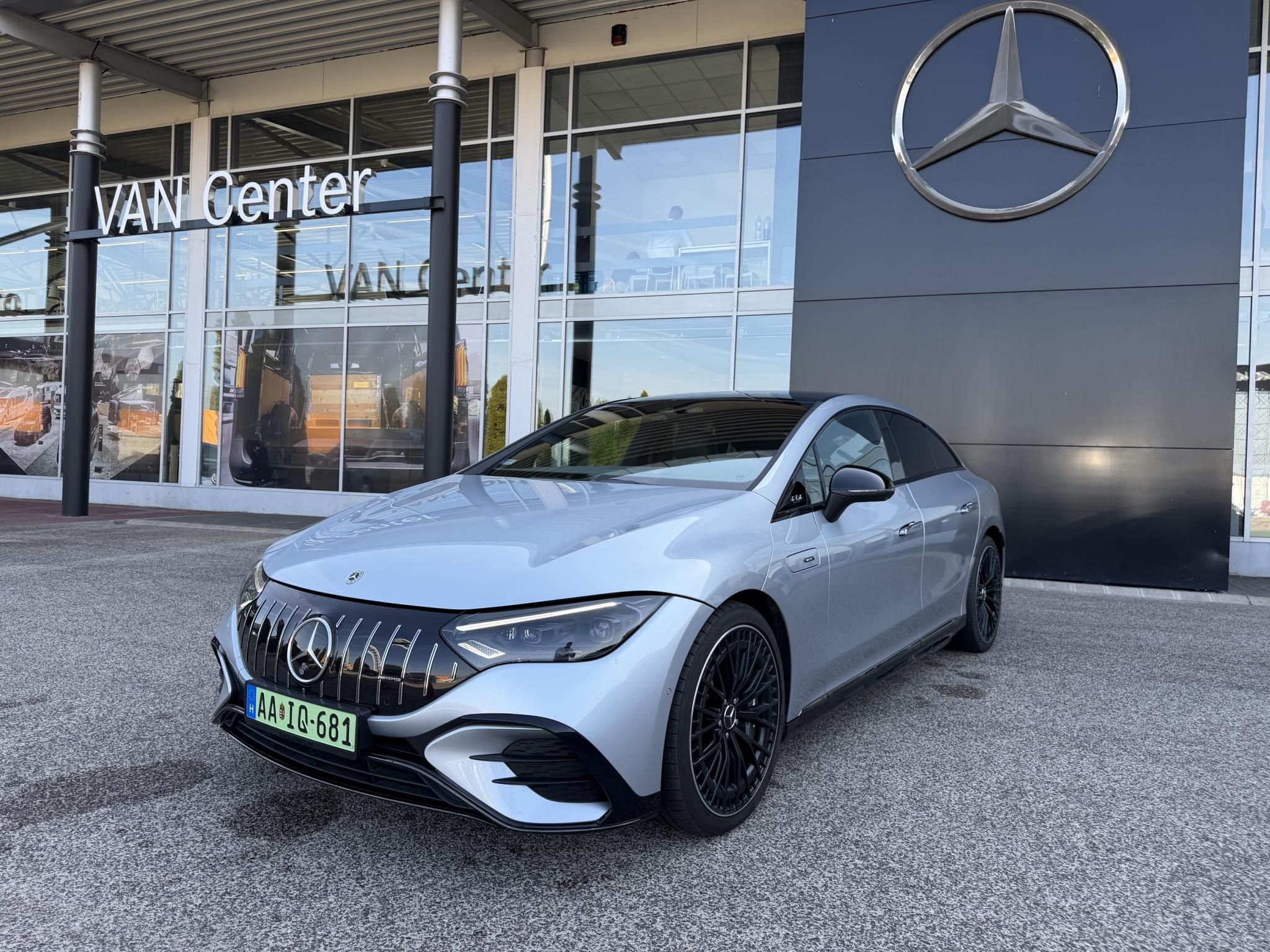 Mercedes-Benz EQE 43 4MATIC 17.1 350 kW rok 2022, Węgry — zdjęcie 1