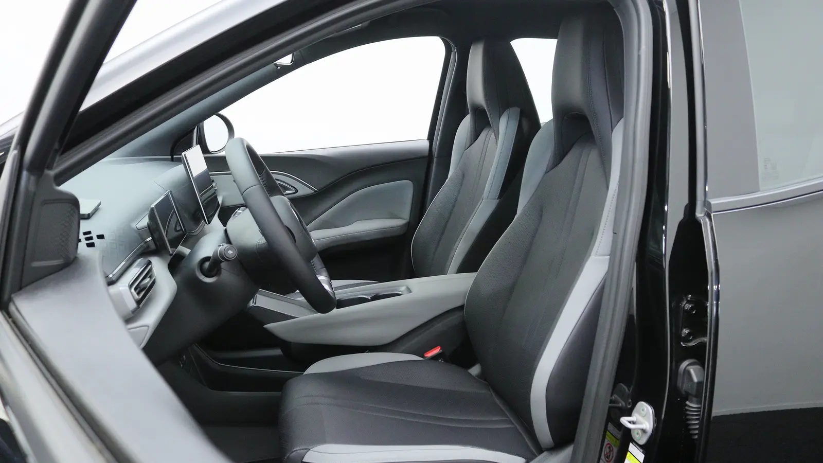 BYD Dolphin Surf 65 kW 43 kWh automat rok 2026, czarny, 15 km, Niemcy — zdjęcie 6 z 23