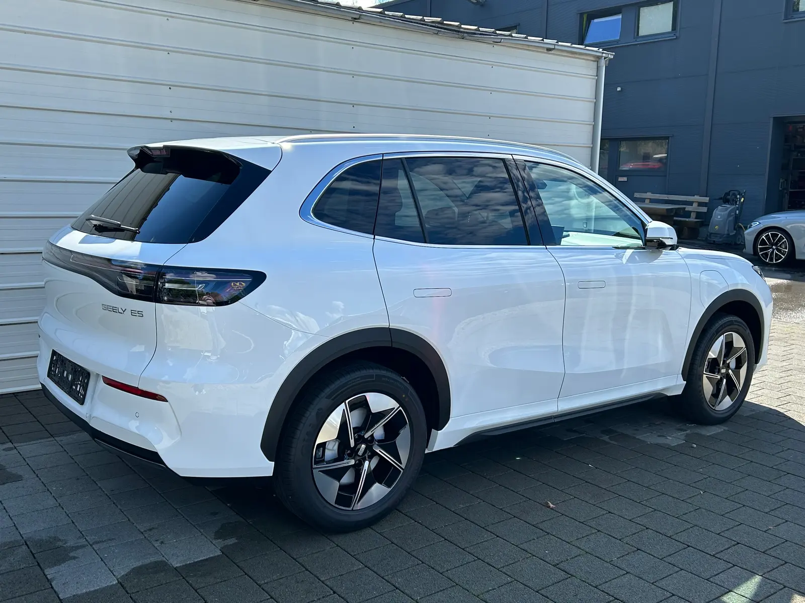 Geely E5 160 kW 68,4 automat rok 2026, biały, 25 km, Niemcy — zdjęcie 4 z 16